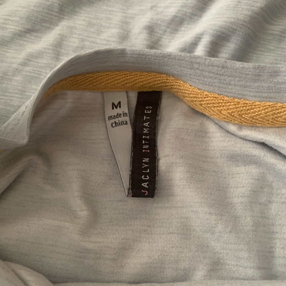 Pre Owned Women’s Jaclyn Intimates Queen Bee Sleep Lounge Shirt Sz Med Comfort - Picture 11 of 11